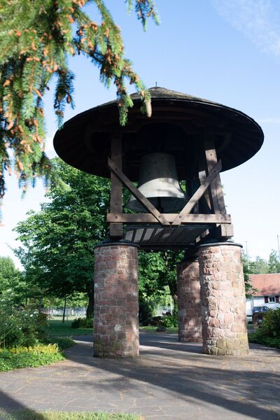 Datei:Mörserglocke Schwarzach 1093 (C)Barth 2022 (Groß).jpg
